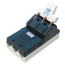 Cầu dao Vinakip cực đúc 3P 150A