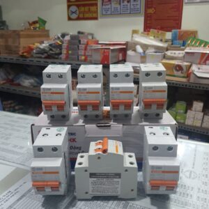 Át Aptomat MCB 2P 16A 20A 25A 32A 40A 50A 63A 10kA SC68 Sino Tay đỏ