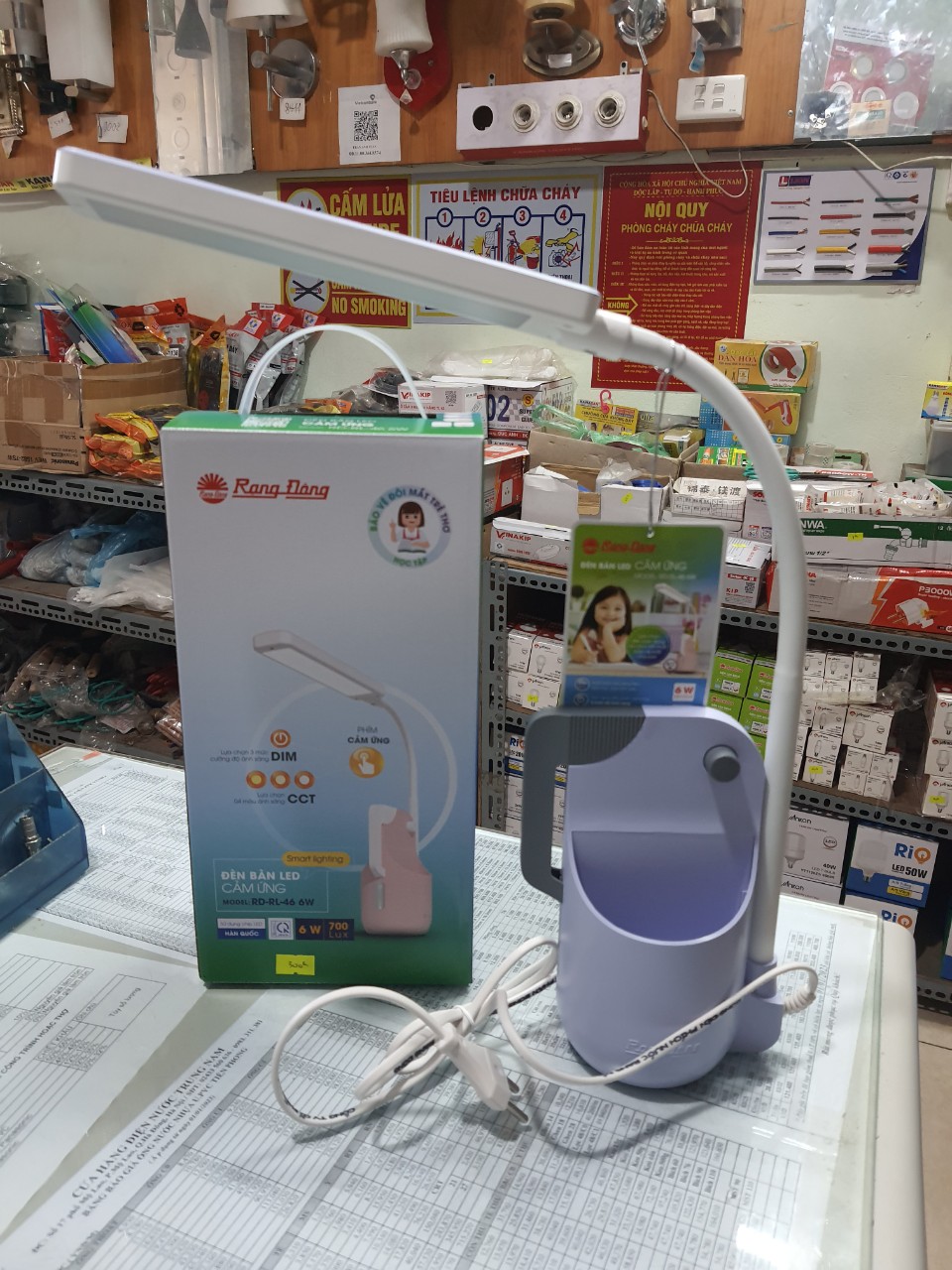 Đèn bàn LED cảm ứng Rạng Đông RD-RL-46 6W 4 chế độ 3 mức sáng